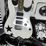 i play the guitar too! i hope to make my own music 1 day